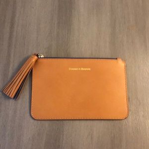 Dooney and Bourke clutch